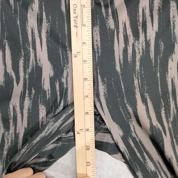 Soffe NWT Leggings Womens Size Large Black Gray Zebra Low Rise Capri Length - Picture 5 of 11